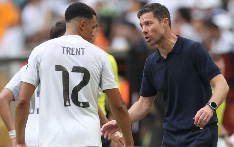 Thống kê bất ngờ của Alexander-Arnold khiến Xabi Alonso lo lắng