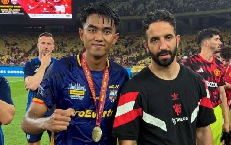 HLV Kim Sang Sik khen 1 ngôi sao U23 Indonesia từng đối đầu MU