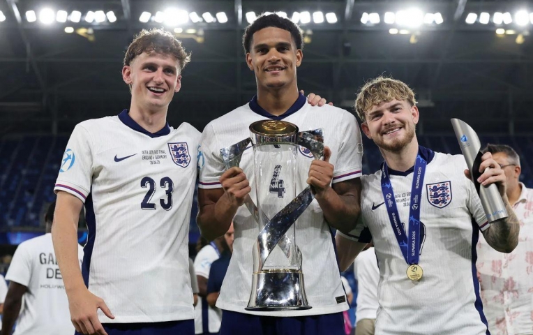 Sau Luis Diaz, Liverpool tiếp tục chia tay nhà vô địch châu Âu