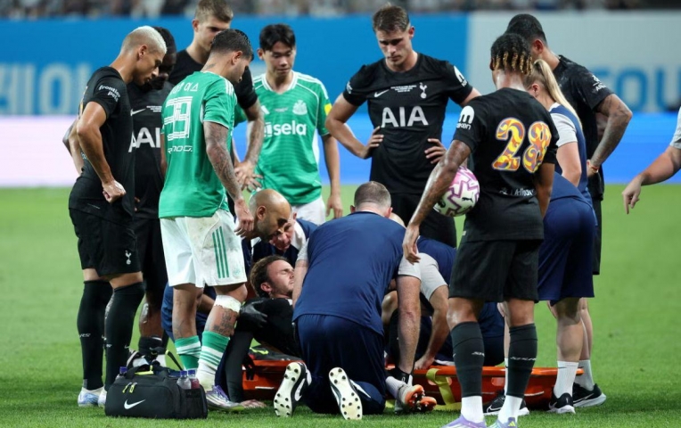 Trụ cột rời sân đau đớn, Tottenham đối mặt ác mộng đầu mùa