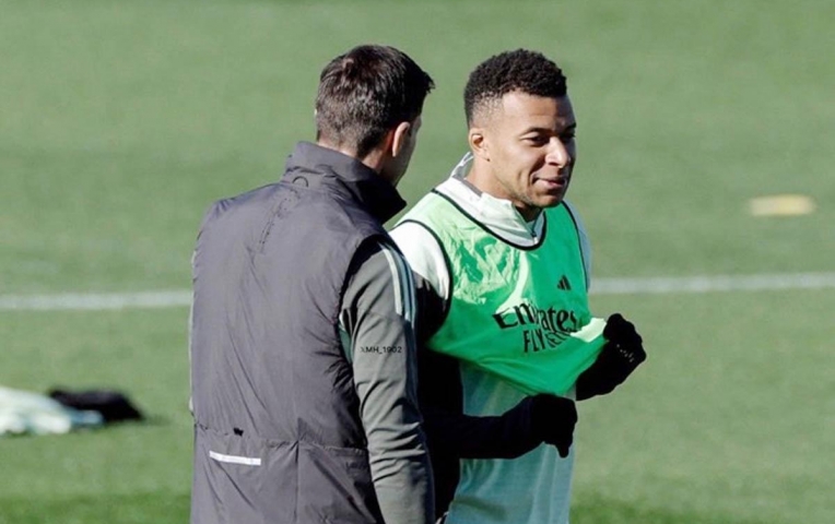 Xabi Alonso đón tin cực vui trước trận cầu 'sinh tử'