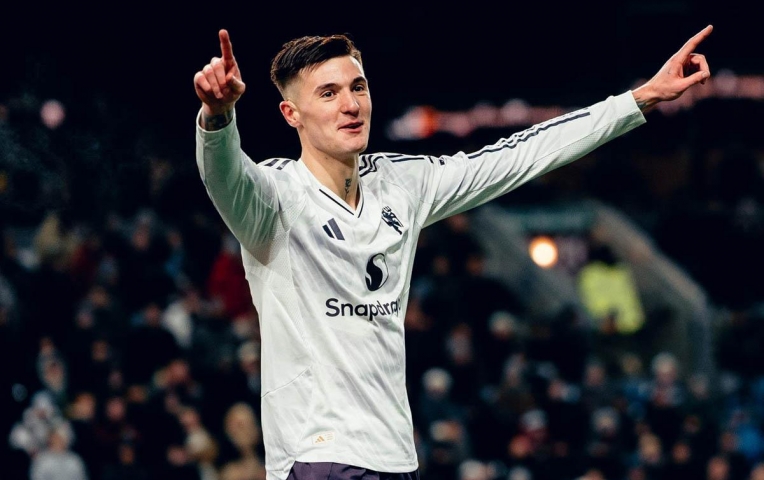 Benjamin Sesko lập cú đúp vẫn bị chê 'không đủ giỏi để chơi cho MU'