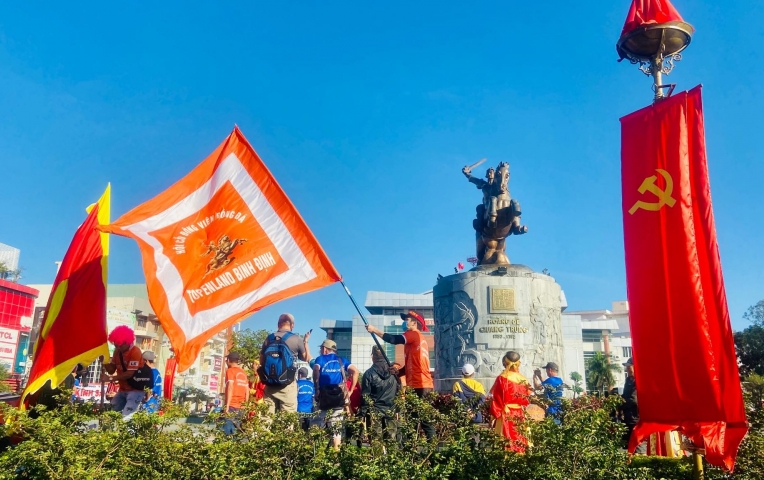 CĐV Bình Định tiếp thêm sức mạnh cho đội nhà trước trận gặp Khánh Hòa