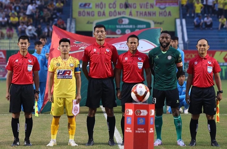 Trọng tài Thái Lan, Malaysia bắt chính ở V-League