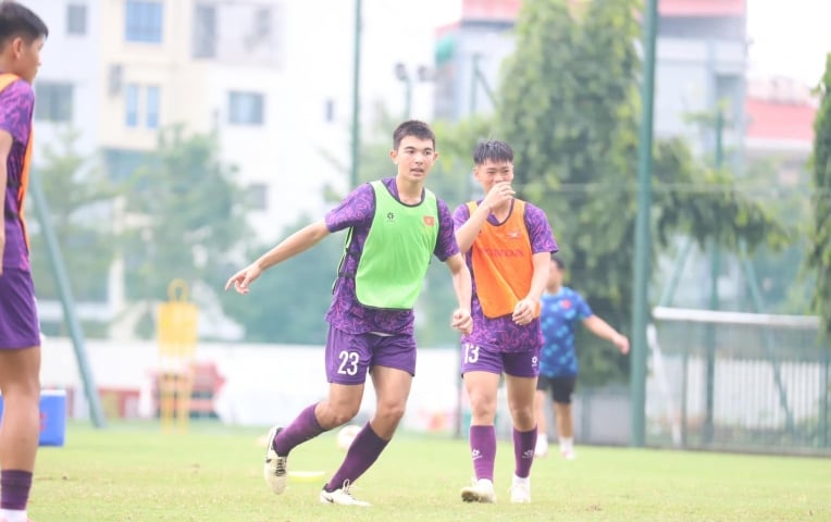 Tân binh Việt kiều Úc cùng U17 Việt Nam nỗ lực rèn quân