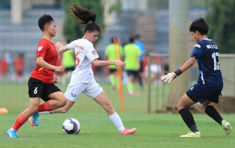 Tân binh U19 nữ Quốc gia thua 0-4 nhà vô địch lượt đi