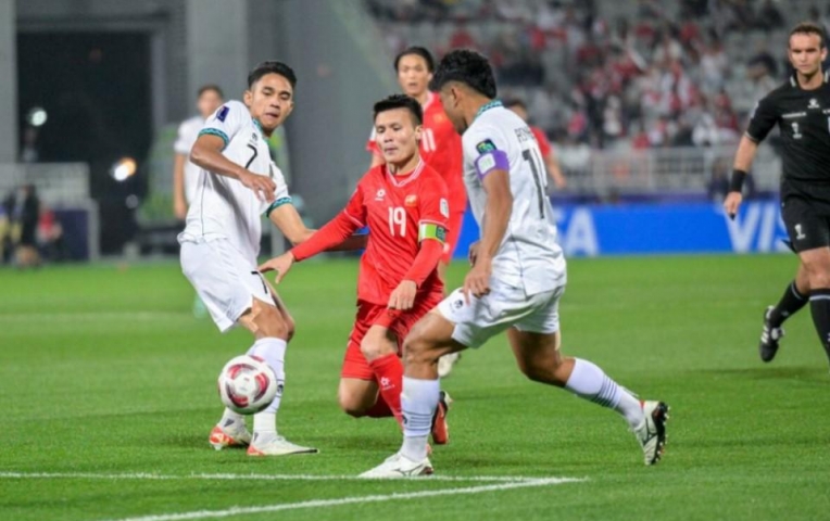 Bola: 'Việt Nam và Indonesia sẽ cùng vào bán kết AFF Cup'