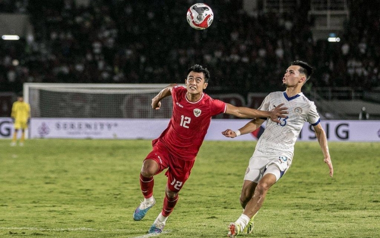 CĐV Indonesia 'sụp đổ' khi đội nhà bị loại còn Việt Nam vào bán kết