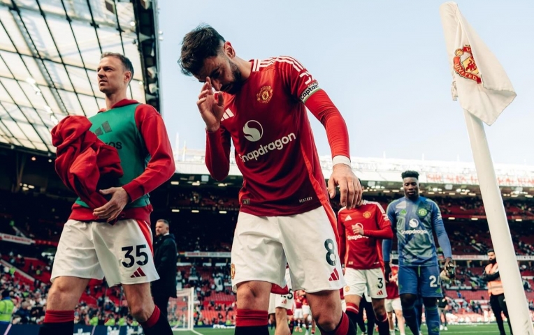 'Man United là thảm họa ở Premier League 2024/25'