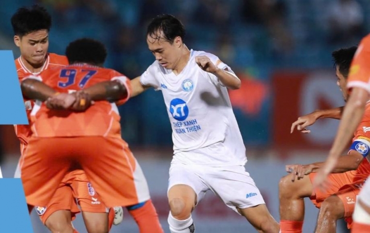 Trực tiếp Đà Nẵng 0-0 Nam Định: Đội khách gặp khó