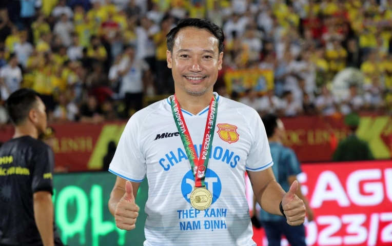Thắng 3-0, HLV Vũ Hồng Việt khiêm tốn: 'Hà Nội vẫn có thể vô địch'