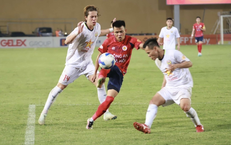 CAHN hoà nhạt nhoà Hà Tĩnh, khó đua vô địch V-League