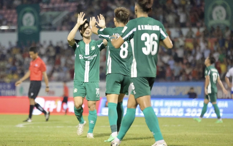 Công Phượng lại 'gây sốt' dù sút hỏng penalty