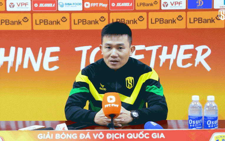Nằm nhóm nguy hiểm, HLV SLNA vẫn tự tin trụ hạng thành công