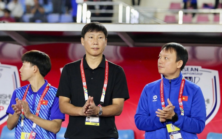 HLV Kim Sang Sik có hành động bất ngờ với ĐT Malaysia