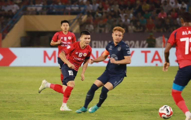 Quang Hải lên tiếng về va chạm nảy lửa với Theerathon Bunmathan