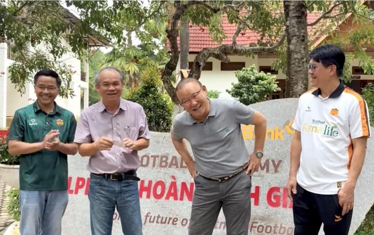 HLV Park Hang Seo đến HAGL