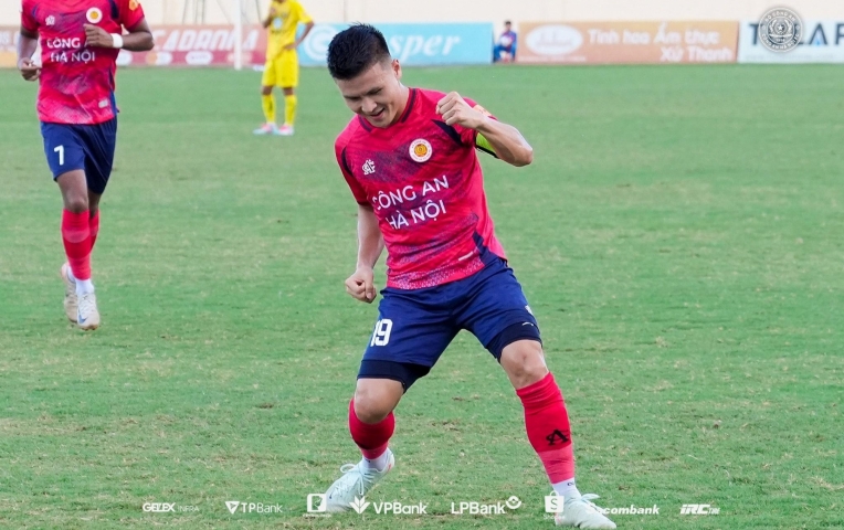 Nghẹt thở đua top 3 V-League: Quang Hải chốt mục tiêu duy nhất cùng CAHN