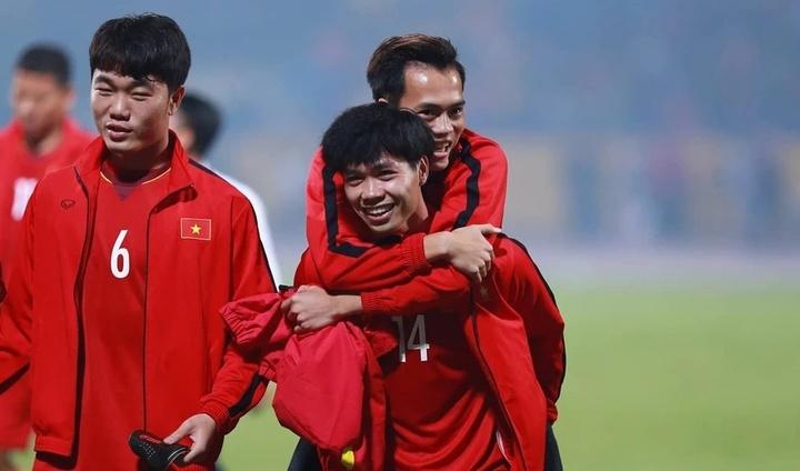 Nhà vô địch V-League chờ Công Phượng lên hạng