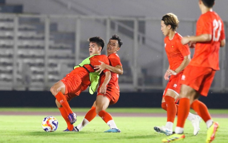 Dàn sao U23 Việt Nam 'mướt mồ hôi' trên sân của Indonesia