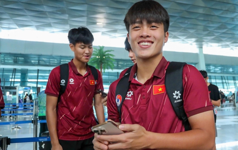 Nhà vô địch U23 Đông Nam Á lên đường về nước, gây sốt ở sân bay Indonesia