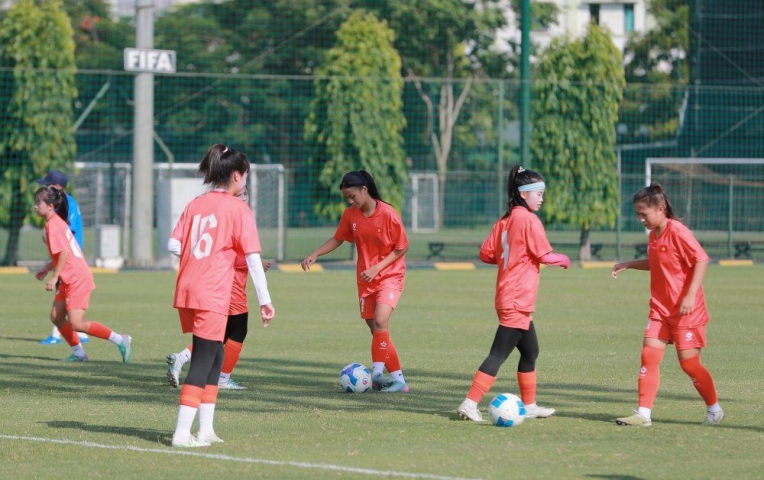 U16 nữ Việt Nam rèn kỹ chiến thuật trước giải Đông Nam Á