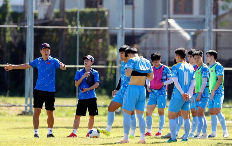 HLV Kim Sang Sik ra quyết định cực bất ngờ trước trận 'sinh tử' với Malaysia