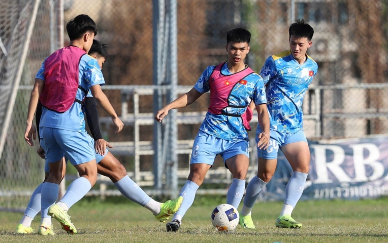 Dàn cầu thủ U22 Việt Nam nỗ lực tranh suất đá chính trận gặp Malaysia