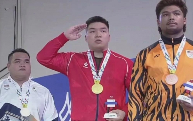 Bị xử ép trước VĐV Thái Lan, lực sĩ Việt Nam xuất sắc giành HCV đầu tiên ở SEA Games 33