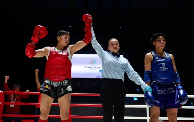 Các nữ võ sĩ toả sáng, muay Việt Nam giành 2 HCV SEA Games 33