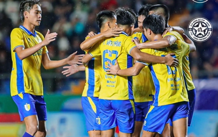 Hùng Dũng lập siêu phẩm khó tin, Hà Nội FC ngược dòng kịch tính PVF-CAND ở giải