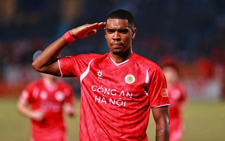 Tiền đạo số 1 CAHN sang Thái Lan thi đấu?