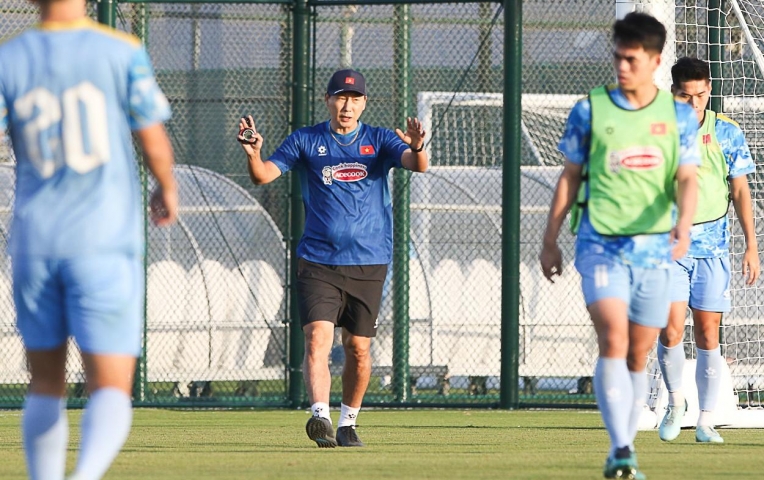 'Bão' chấn thương đổ bộ U23 Việt Nam, HLV Kim Sang sik lo sốt vó