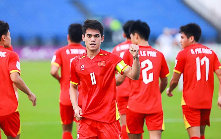 Đội trưởng U23 Việt Nam vỡ oà cảm xúc sau trận thắng 2-1 Kyrgyzstan