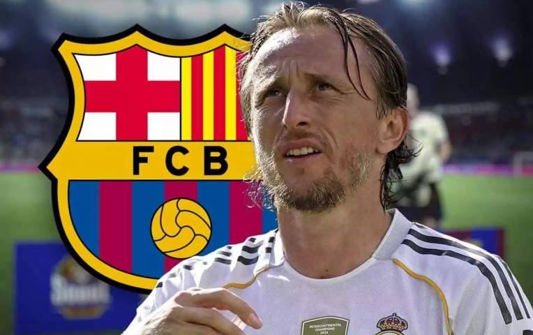 BLV mỉa mai Luka Modric, CĐV nổi giận yêu cầu Barca phải xin lỗi