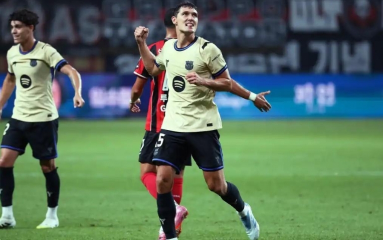 Barca bỏ quên 1 cầu thủ tại Hàn Quốc