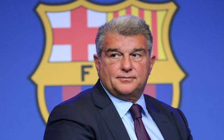 Ngôi sao từng chê Arsenal không xứng tầm sắp khoác áo Barcelona