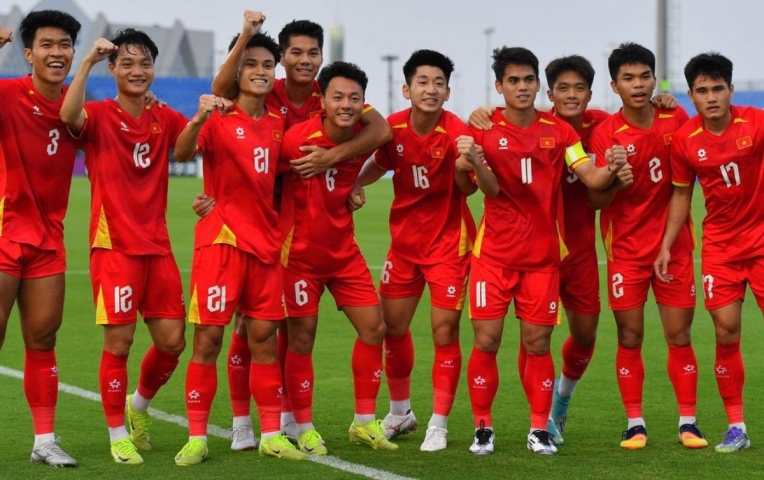 AFC ngả mũ thán phục 'ma thuật đen' của HLV Kim Sang-sik