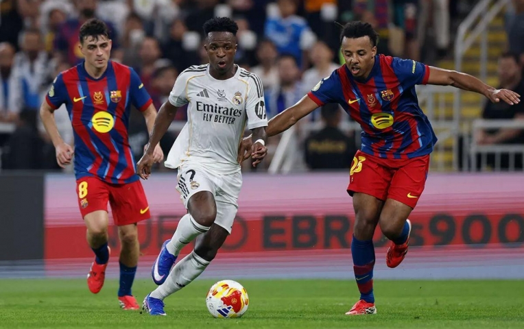 Thua Barca, Vinicius vẫn chạm cột mốc vĩ đại ở Real Madrid