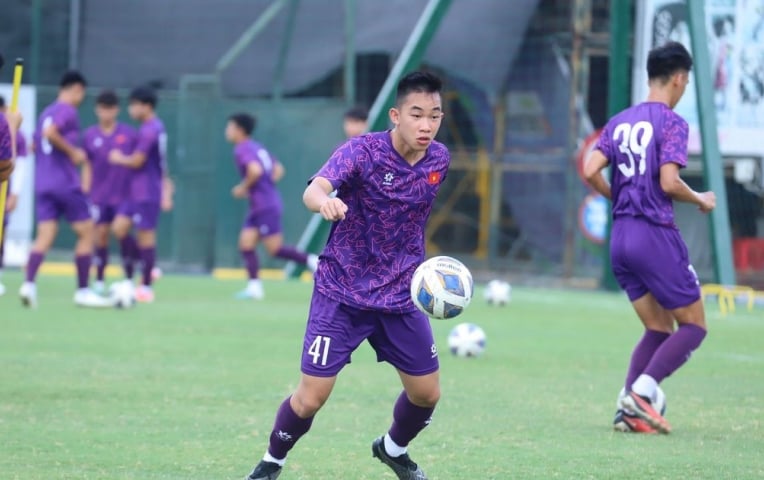 VIDEO: Cầu thủ Việt kiều Séc chia tay U19 Việt Nam