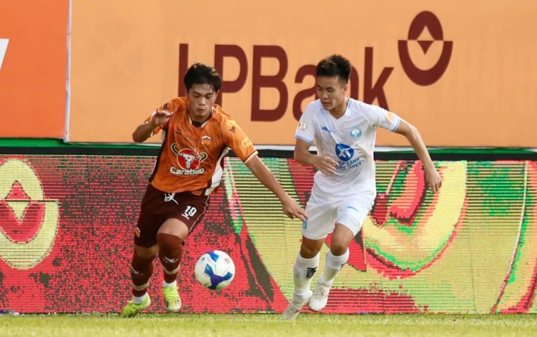 V-League có dấu ấn lịch sử ở vòng 4