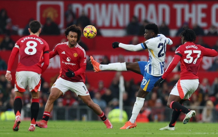 'Siêu tiền vệ' lên tiếng về thương vụ tới MU