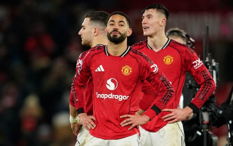 MU lỗ cực nặng với thương vụ bán cầu thủ đầu tiên