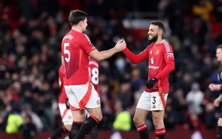 Juventus nhắm sao hậu vệ MU