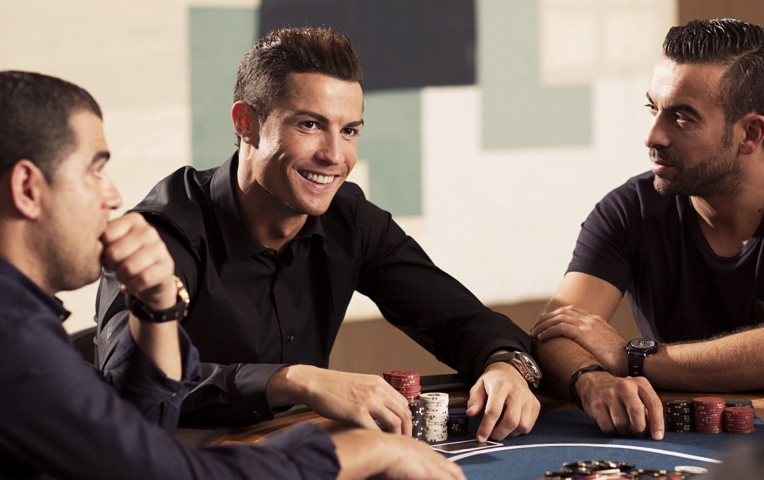 Những sở thích độc lạ của Ronaldo: Chơi poker, sở hữu siêu xe và...