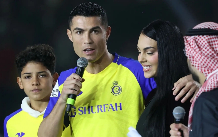 Độ giàu có của Ronaldo tại Al Nassr: Mỗi giây kiếm hơn 200.000 Đồng