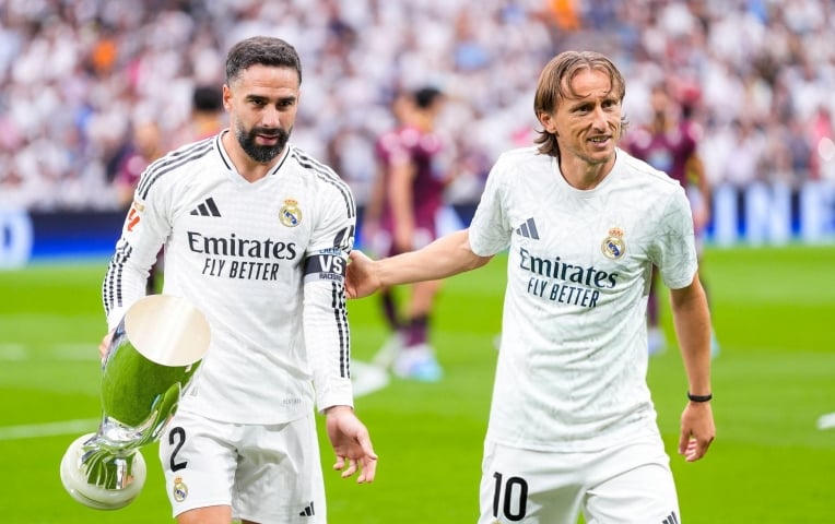 CHÍNH THỨC: Real Madrid gia hạn hợp đồng với 'kỷ lục gia' C1