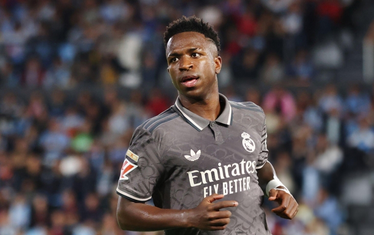 Báo thân Real Madrid báo tin không thể vui hơn với Vinicius