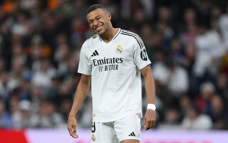 Mbappe thiết lập kỷ lục 'không ai muốn' tại El Clasico