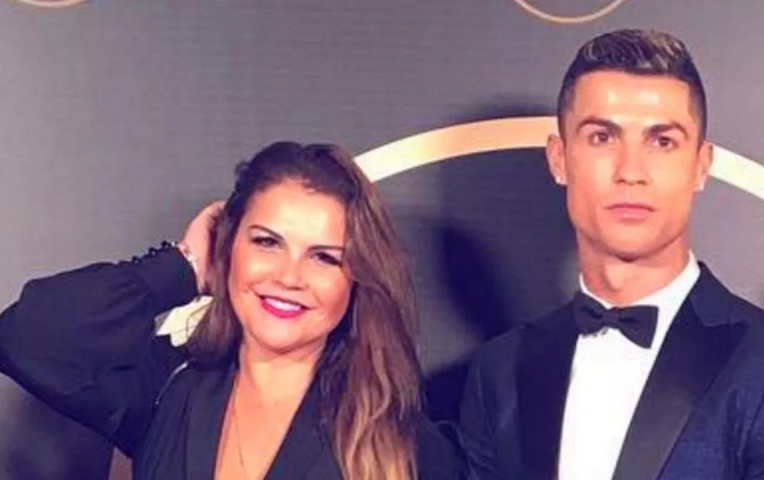 Chị gái Ronaldo yêu cầu gỡ tin chuyển nhượng về em trai